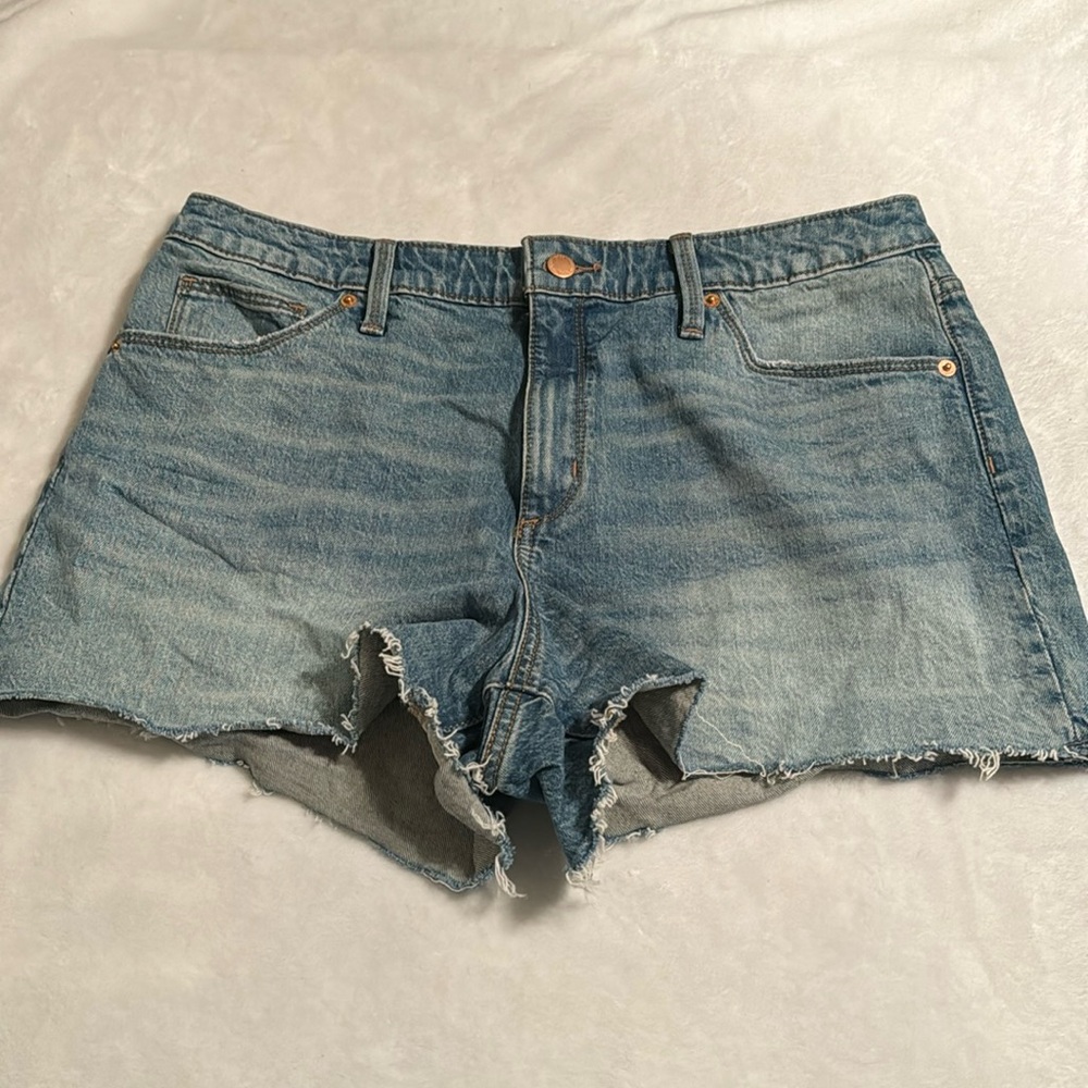 Women’s Universal Thread Jean shorts, size 14/32R